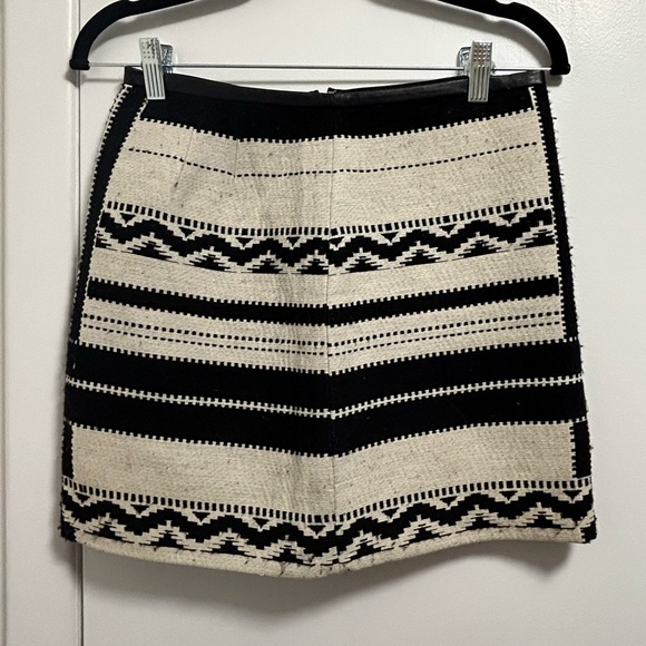 Madewell- pattern mini skirt- size: zero- color: black/ white - material: cotton - Picture 2 of 3